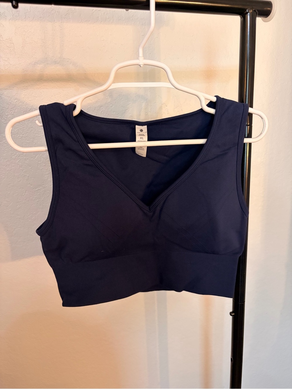 Navy V-Neck Seamless Comfort sport bra